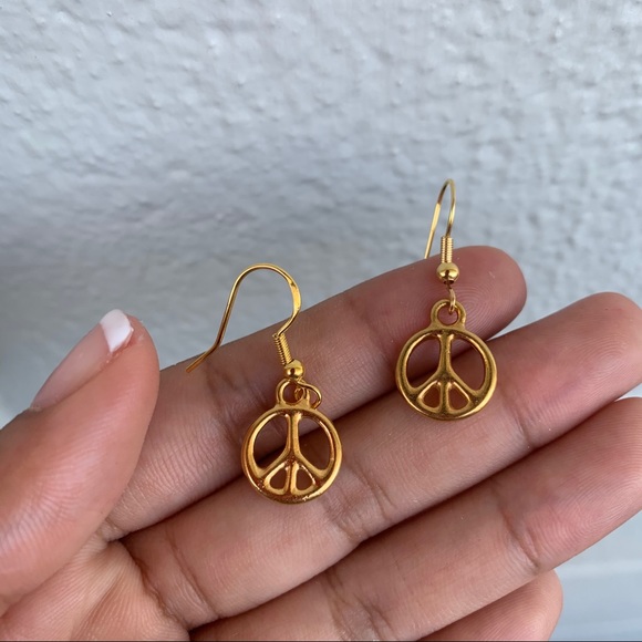 *SOLD*PEACE EARRING ✌️☮️ - Picture 2 of 3